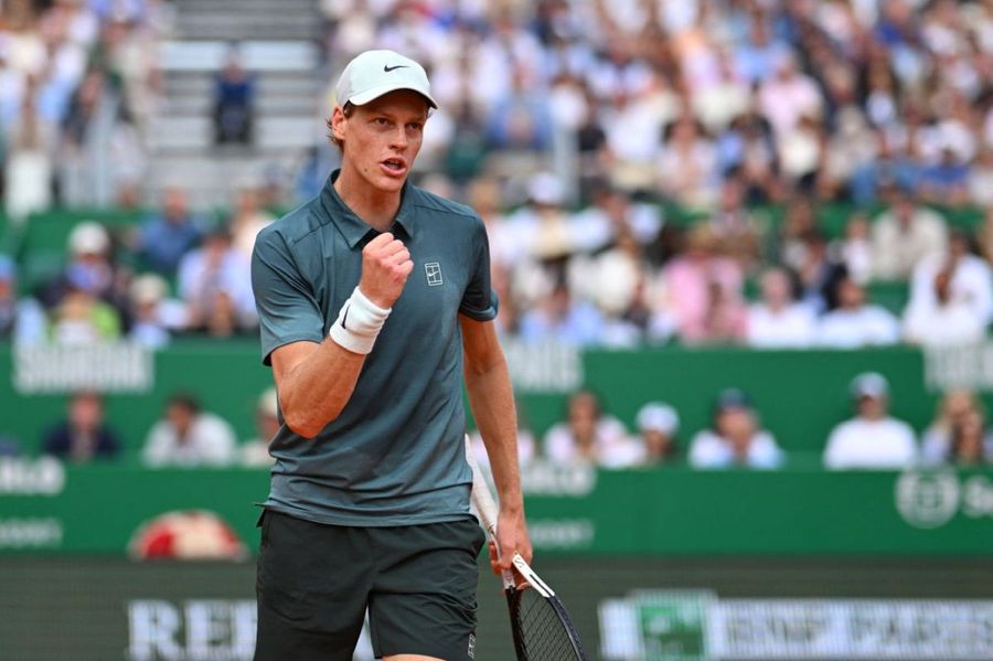 Sinner vola in finale a Montecarlo, battuto Zverev in due set Sinner vola in finale a Montecarlo, battuto Zverev in due set