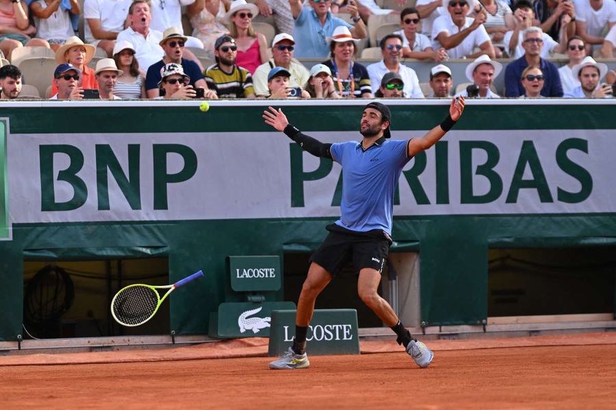 Berrettini vola ai quarti al Roland Garros, Cerundolo battuto in tre set Berrettini vola ai quarti al Roland Garros, Cerundolo battuto in tre set