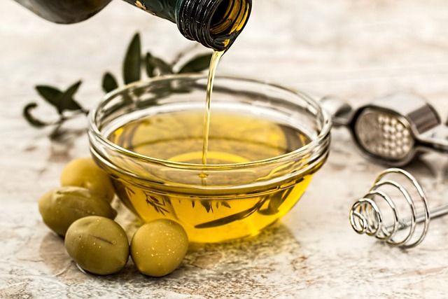 Olio: quotazioni a picco, scambi fermi. Confagri, Unapol e Assofrantoi sollecitano le misure annunciate al Tavolo e interventi straordinari Olio: quotazioni a picco, scambi fermi. Confagri, Unapol e Assofrantoi sollecitano le misure annunciate al Tavolo e interventi straordinari