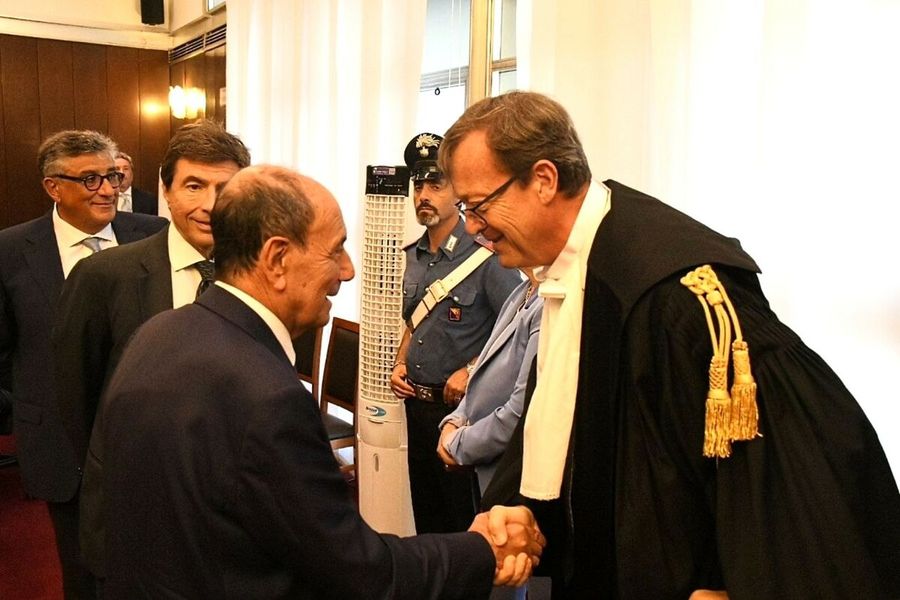 La Corte dei conti parifica il rendiconto 2023 della Regione Siciliana: disavanzo tagliato di 3,13 miliardi. Schifani: «Risanamento avviato, ora consolidare la crescita» La Corte dei conti parifica il rendiconto 2023 della Regione Siciliana: disavanzo tagliato di 3,13 miliardi. Schifani: «Risanamento avviato, ora consolidare la crescita»