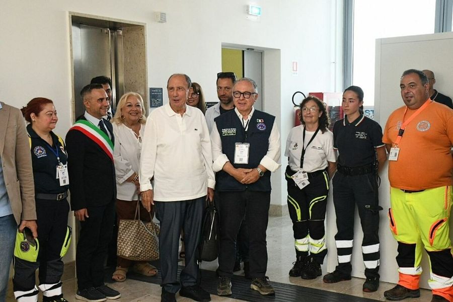 Lampedusa si prepara ad accogliere Papa Leone XIV: Schifani, "Visita epocale, onore e responsabilità per la Sicilia" Lampedusa si prepara ad accogliere Papa Leone XIV: Schifani, "Visita epocale, onore e responsabilità per la Sicilia"