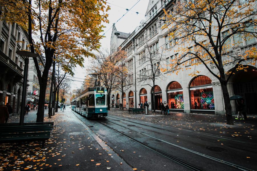 Nelle città peggiora la qualità dell’aria, progressi limitati su mobilità, verde e rifiuti urbani