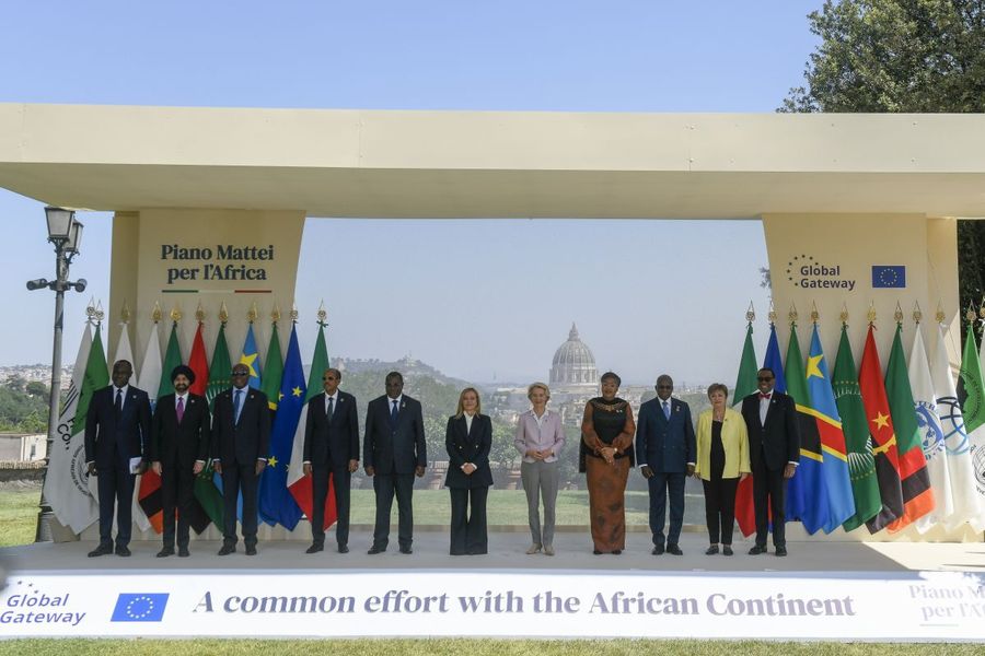 Piano Mattei, Meloni “Impegni per 1,2 mld, abbattere il debito africano”