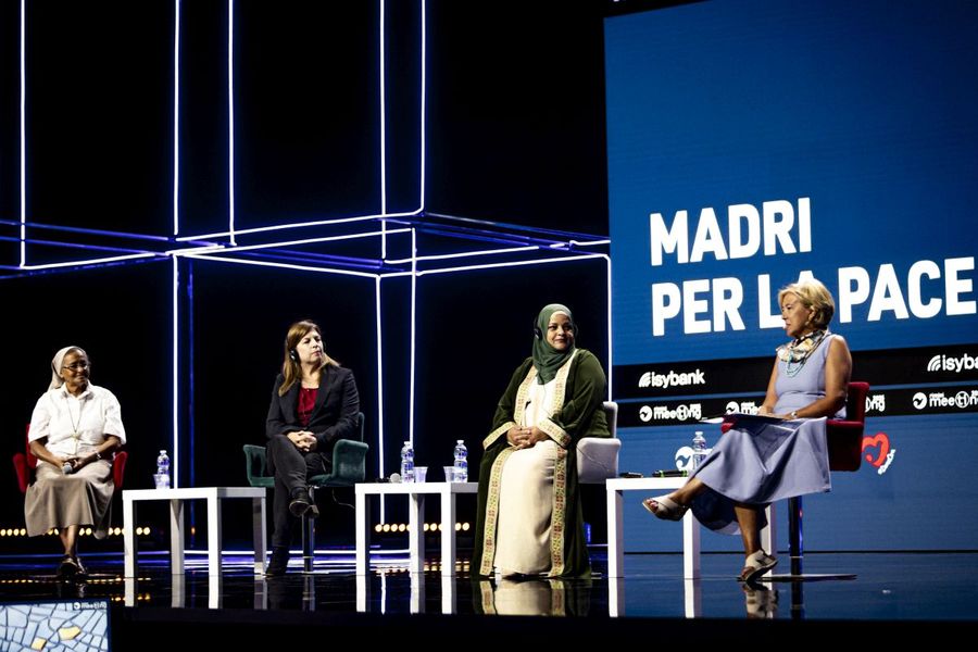 Il 46^ Meeting di Rimini si apre nel segno delle “madri per la pace” Il 46^ Meeting di Rimini si apre nel segno delle “madri per la pace”