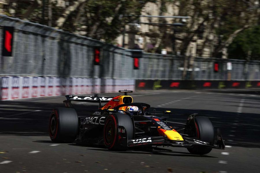 Pole di Verstappen davanti a Sainz al Gp di Azerbaijan Pole di Verstappen davanti a Sainz al Gp di Azerbaijan