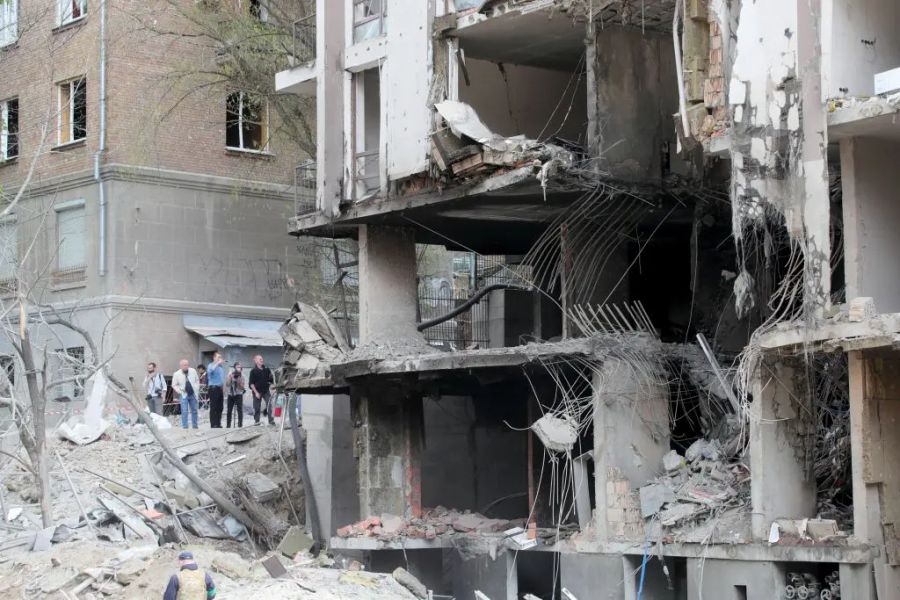 Ucraina, attacco russo nella notte, almeno due morti. Allarme in Polonia Ucraina, attacco russo nella notte, almeno due morti. Allarme in Polonia