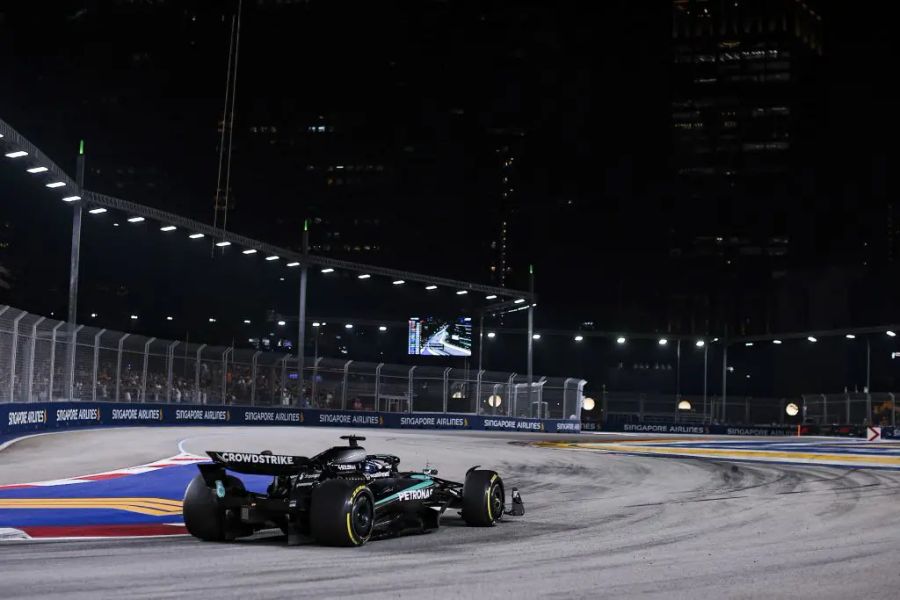 A Singapore trionfa Russell davanti a Verstappen, quarto Piastri
