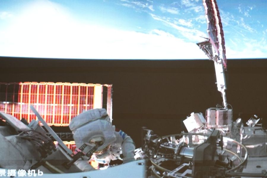 Cina, tre mesi in orbita per la navicella Shenzou-21. Proseguono esperimenti