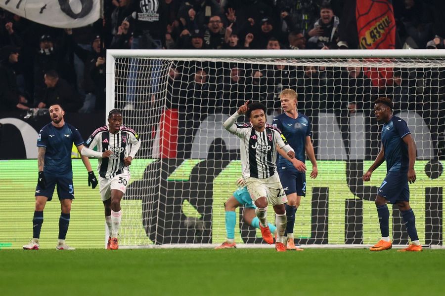 Kalulu salva la Juve e beffa la Lazio al 96°, a Torino finisce 2-2