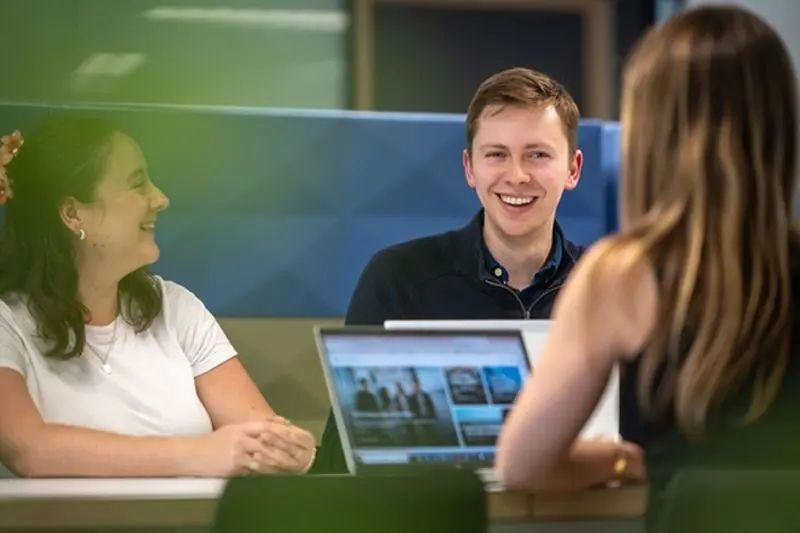 Philip Morris Italia investe sui giovani talenti con “Future in Progress” Philip Morris Italia investe sui giovani talenti con “Future in Progress”