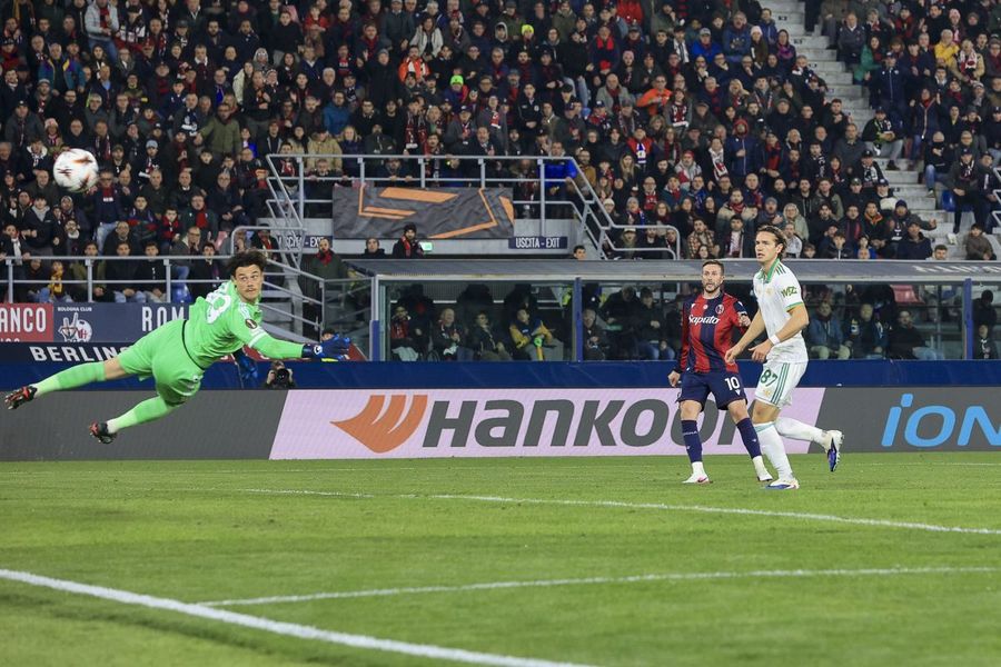 Pellegrini risponde a Bernardeschi, Bologna-Roma 1-1 Pellegrini risponde a Bernardeschi, Bologna-Roma 1-1