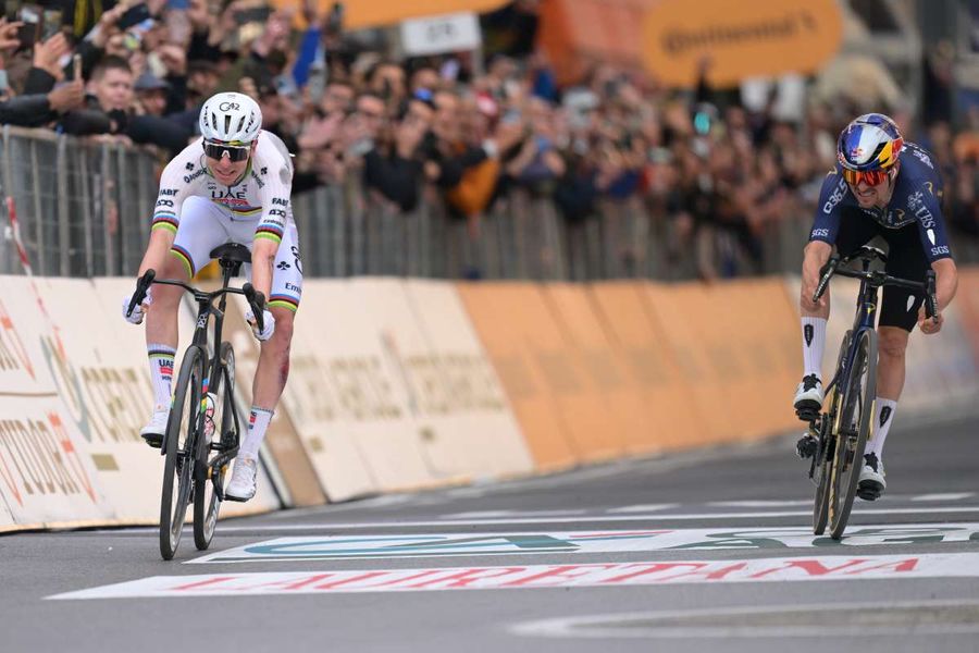 Pogacar cade e trionfa, sua per la prima volta la Milano-Sanremo Pogacar cade e trionfa, sua per la prima volta la Milano-Sanremo