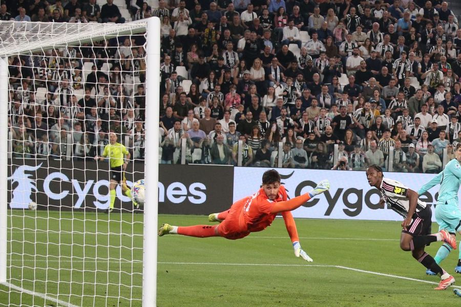Bologna battuto 2-0, pass Champions più vicino per la Juve Bologna battuto 2-0, pass Champions più vicino per la Juve