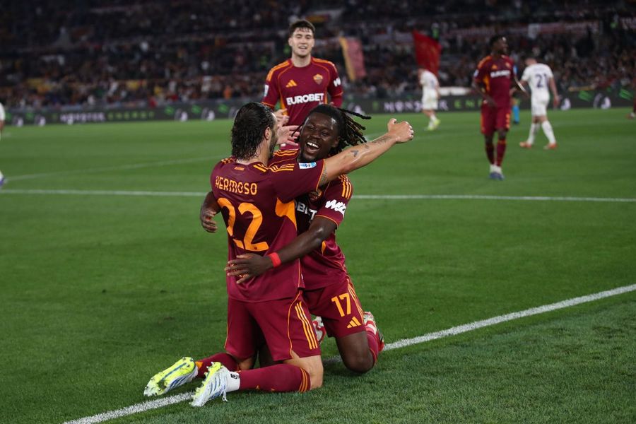 La Roma travolge 4-0 la Fiorentina e si rilancia nella corsa Champions La Roma travolge 4-0 la Fiorentina e si rilancia nella corsa Champions