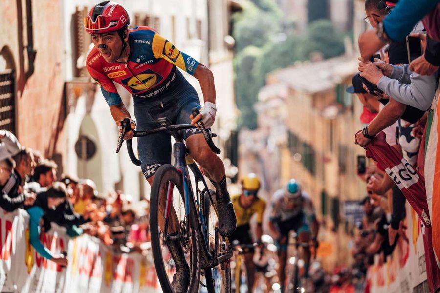 Narvaez vince la 4^ tappa a Cosenza, Ciccone nuova maglia rosa del Giro Narvaez vince la 4^ tappa a Cosenza, Ciccone nuova maglia rosa del Giro