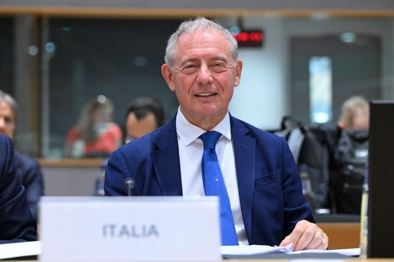 Urso “L’Europa cambi subito o sarà un deserto industriale” Urso “L’Europa cambi subito o sarà un deserto industriale”