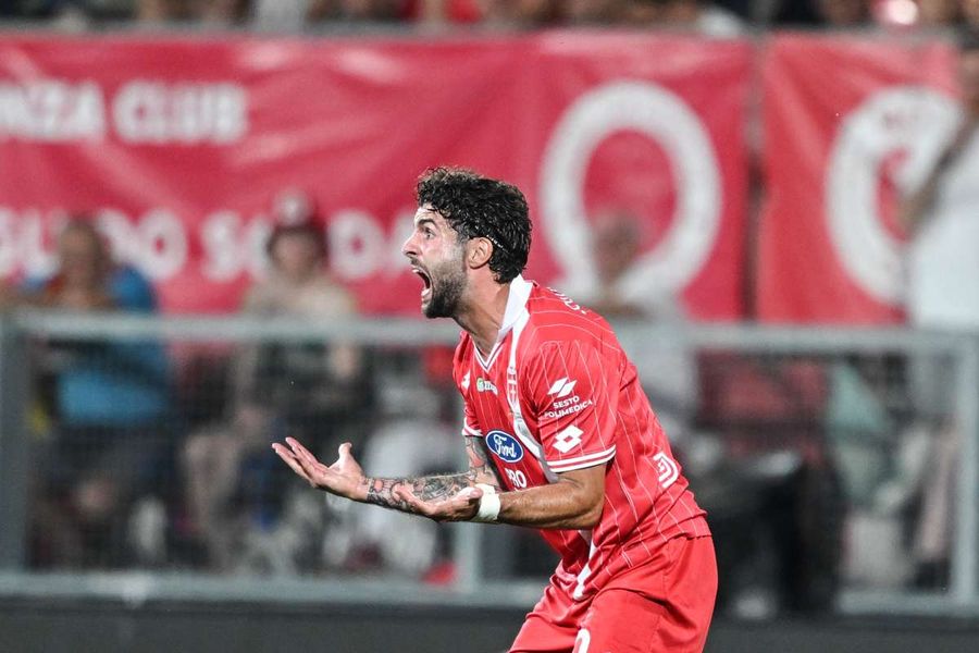 Il Monza torna in Serie A, Catanzaro vince 2-0 ma non basta Il Monza torna in Serie A, Catanzaro vince 2-0 ma non basta