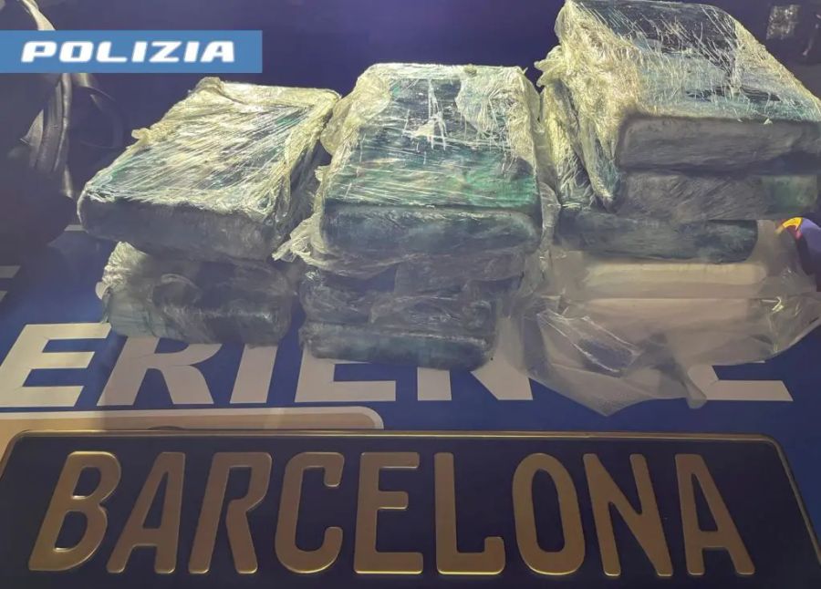 Dalla Spagna alla Sicilia con 13 chili di cocaina in auto, tre arresti Dalla Spagna alla Sicilia con 13 chili di cocaina in auto, tre arresti