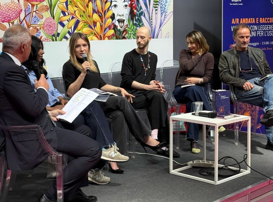 Gruppo FS, a Torino presentato il libro “Viaggiare con leggerezza” Gruppo FS, a Torino presentato il libro “Viaggiare con leggerezza”