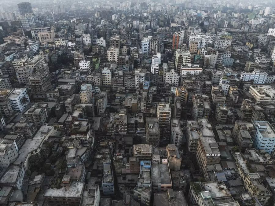 Bangladesh, aereo militare precipita su una scuola a Dacca Bangladesh, aereo militare precipita su una scuola a Dacca