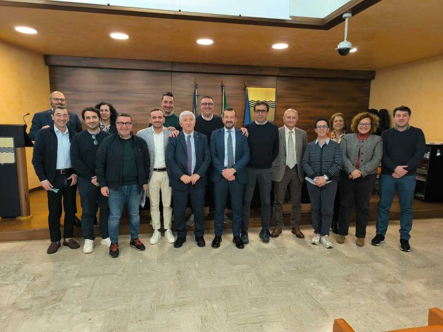 Viabilità nelle aree interne della Basilicata, firmato accordo da 3,2 milioni per il Mercure-Alto Sinni-Val Sarmento Viabilità nelle aree interne della Basilicata, firmato accordo da 3,2 milioni per il Mercure-Alto Sinni-Val Sarmento