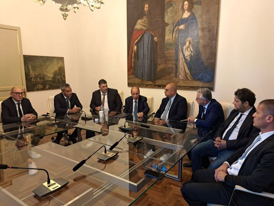 Ispica, il presidente Schifani riceve il nuovo sindaco Muraglie: al centro del vertice a Palazzo d'Orleans dissesto, strade e impianti sportivi Ispica, il presidente Schifani riceve il nuovo sindaco Muraglie: al centro del vertice a Palazzo d'Orleans dissesto, strade e impianti sportivi