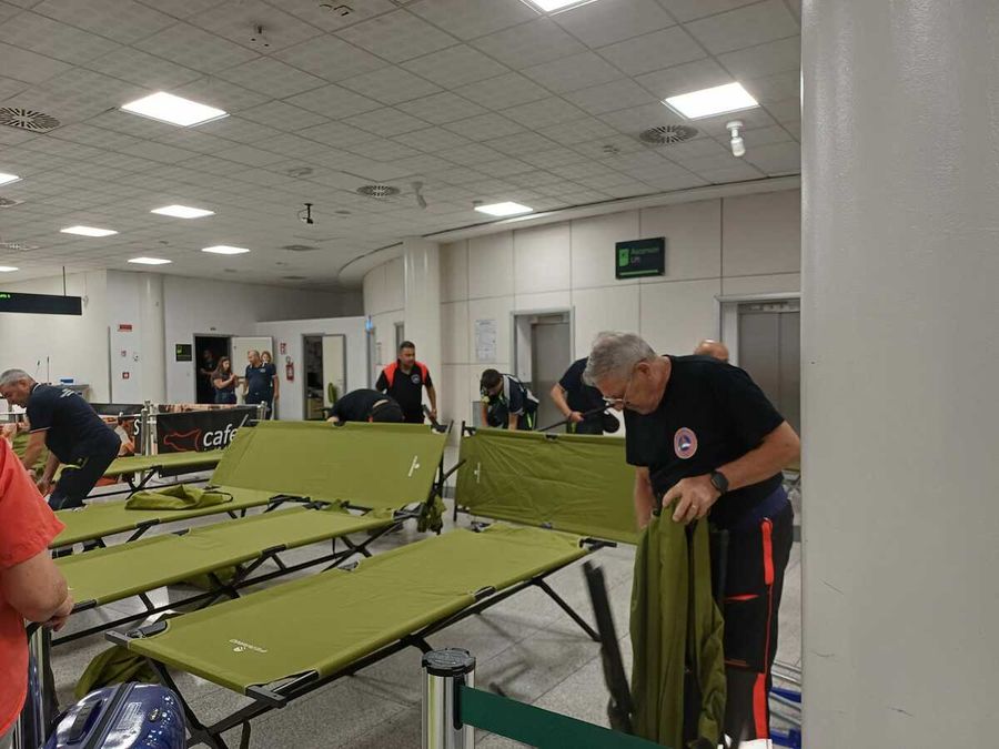 Etna, l’emergenza voli è finita: Schifani elogia la macchina dei soccorsi. 40mila passeggeri gestiti in tre giorni Etna, l’emergenza voli è finita: Schifani elogia la macchina dei soccorsi. 40mila passeggeri gestiti in tre giorni