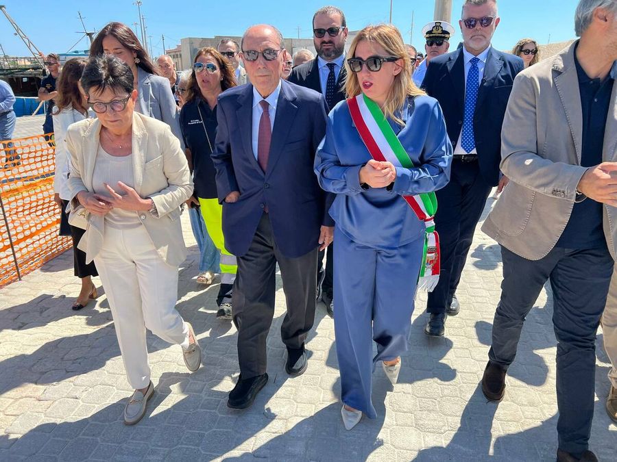 Ciclone Harry, Schifani a Portopalo: «Banchina portuale ripristinata con due mesi di anticipo». Sopralluogo anche a Marzamemi