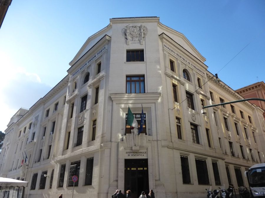 La sede dell'Istat a Roma (Lalupa, Concessione della licenza CC BY-SA 4.0, via Wikimedia Commons) La sede dell'Istat a Roma (Lalupa, Concessione della licenza CC BY-SA 4.0, via Wikimedia Commons)