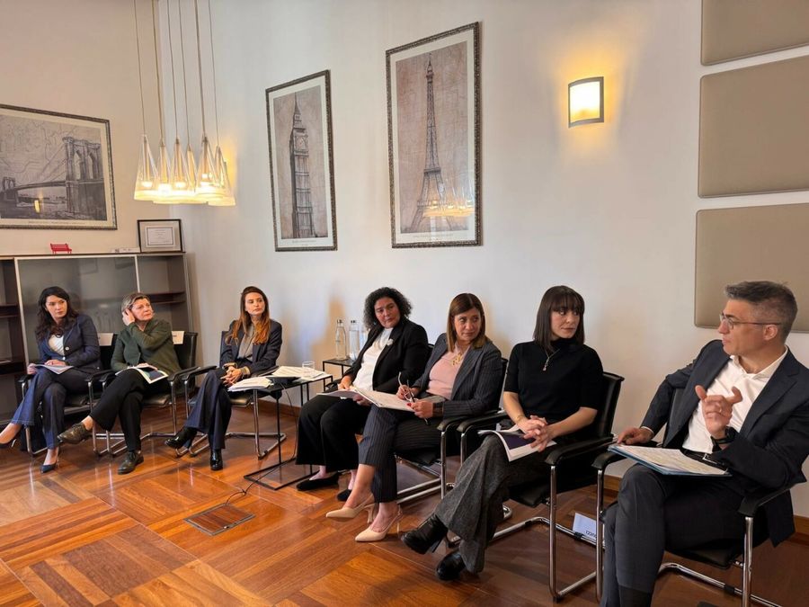 Donne e salute: più consapevoli e competenti nella gestione quotidiana Donne e salute: più consapevoli e competenti nella gestione quotidiana