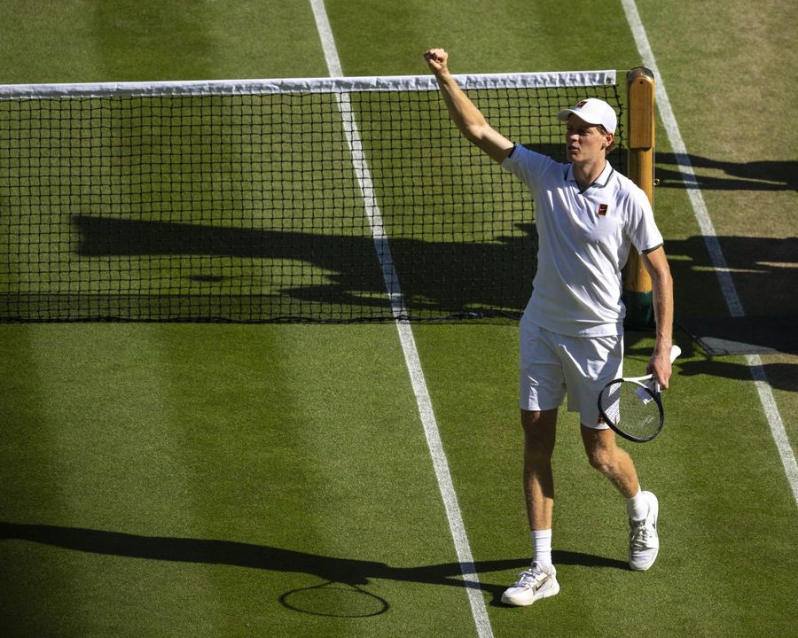 Sinner ai quarti di Wimbledon, battuto il giapponese Mochizuki Sinner ai quarti di Wimbledon, battuto il giapponese Mochizuki