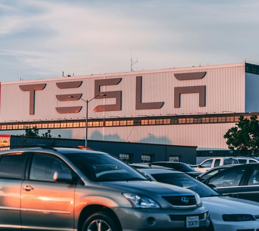 Tesla rallenta in Europa, Italia unica eccezione