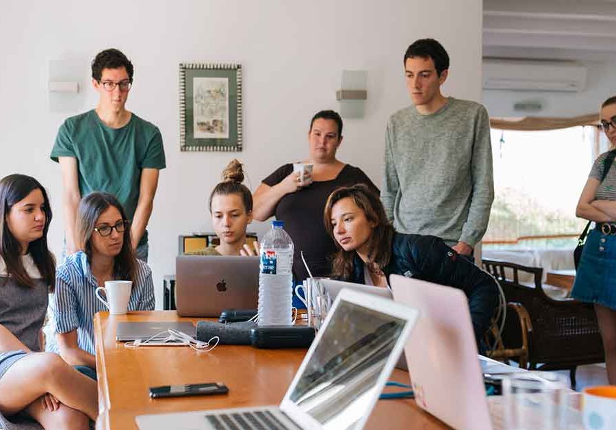 Economia, i dipendenti italiani sono i più insoddisfatti d’europa: solo il 43% considera la propria azienda un eccellente ambiente di lavoro