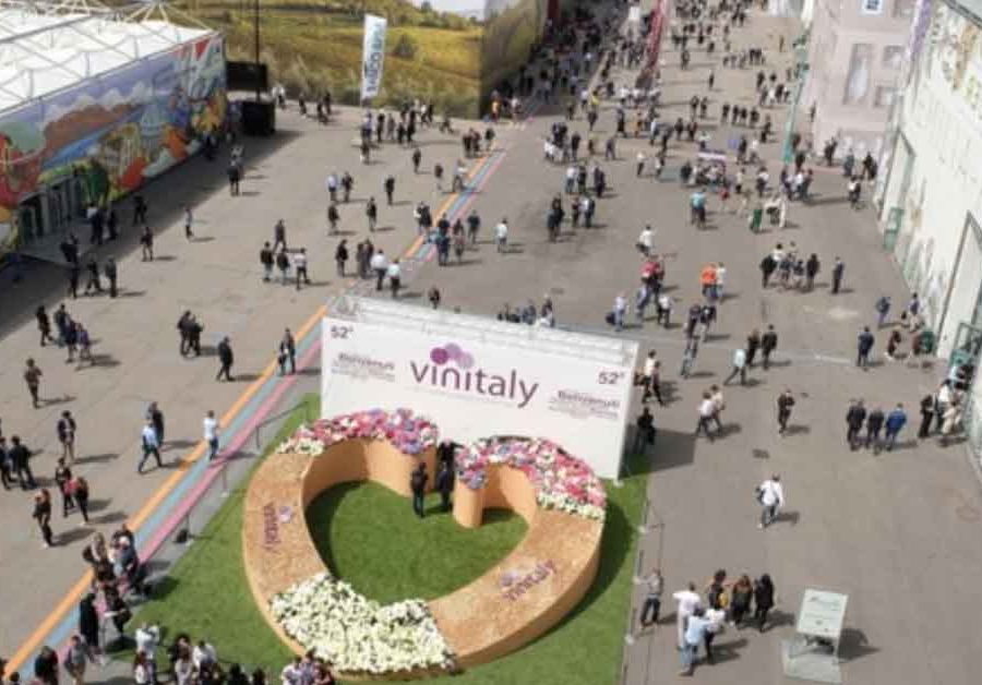 Al via Vinitaly 2025: il &quot;nettare degli dei&quot; vale 42 miliardi l’anno e rappresenta l’1,1% del PIL italiano