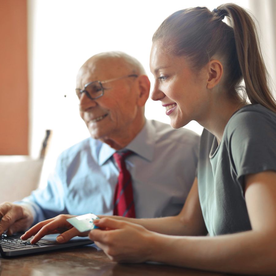 Nuove norme dell'UE per i servizi finanziari online consentono ai consumatori di recedere dai contratti con un clic