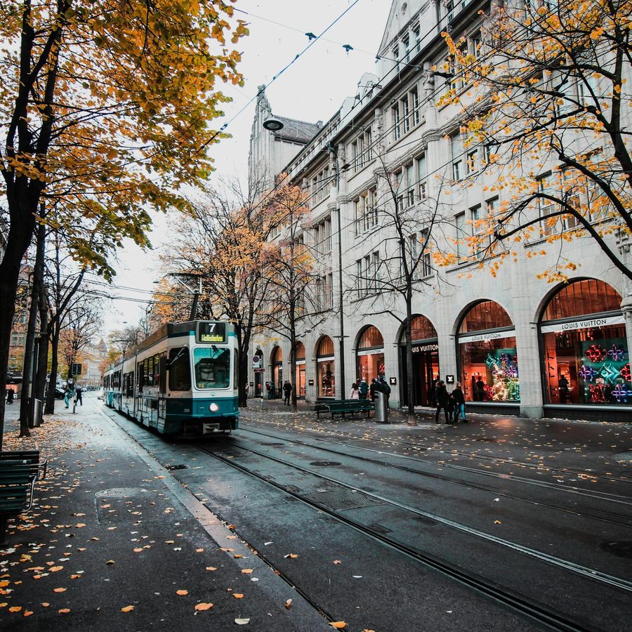 Nelle città peggiora la qualità dell’aria, progressi limitati su mobilità, verde e rifiuti urbani