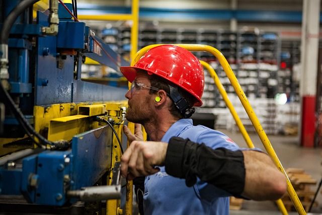 Confcommercio su produzione industriale: situazione critica, incertezza su crescita