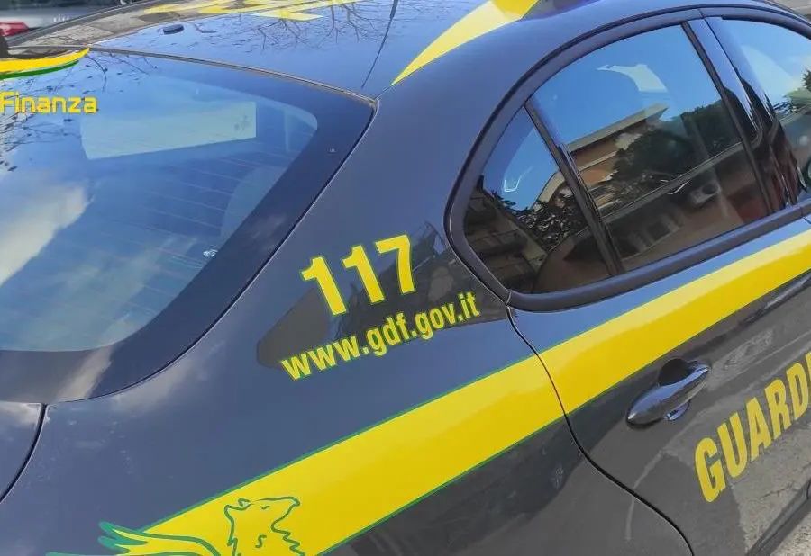 ‘Ndrangheta, detenuti comunicavano con telefonino. 10 arresti in Calabria