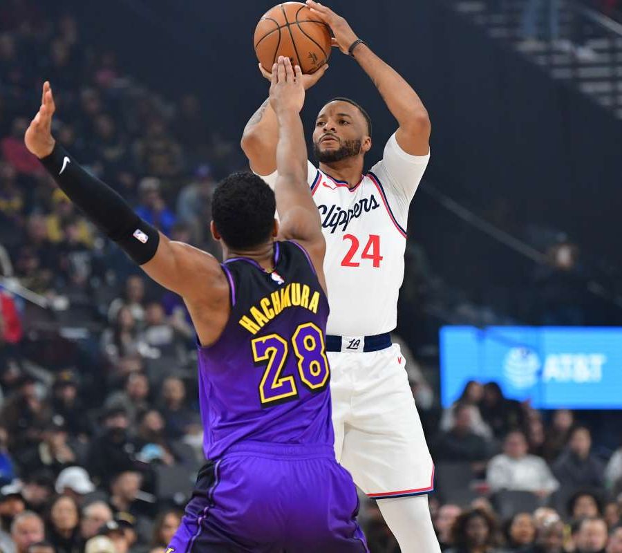 Clippers vincono derby con Lakers, tutto facile per Houston