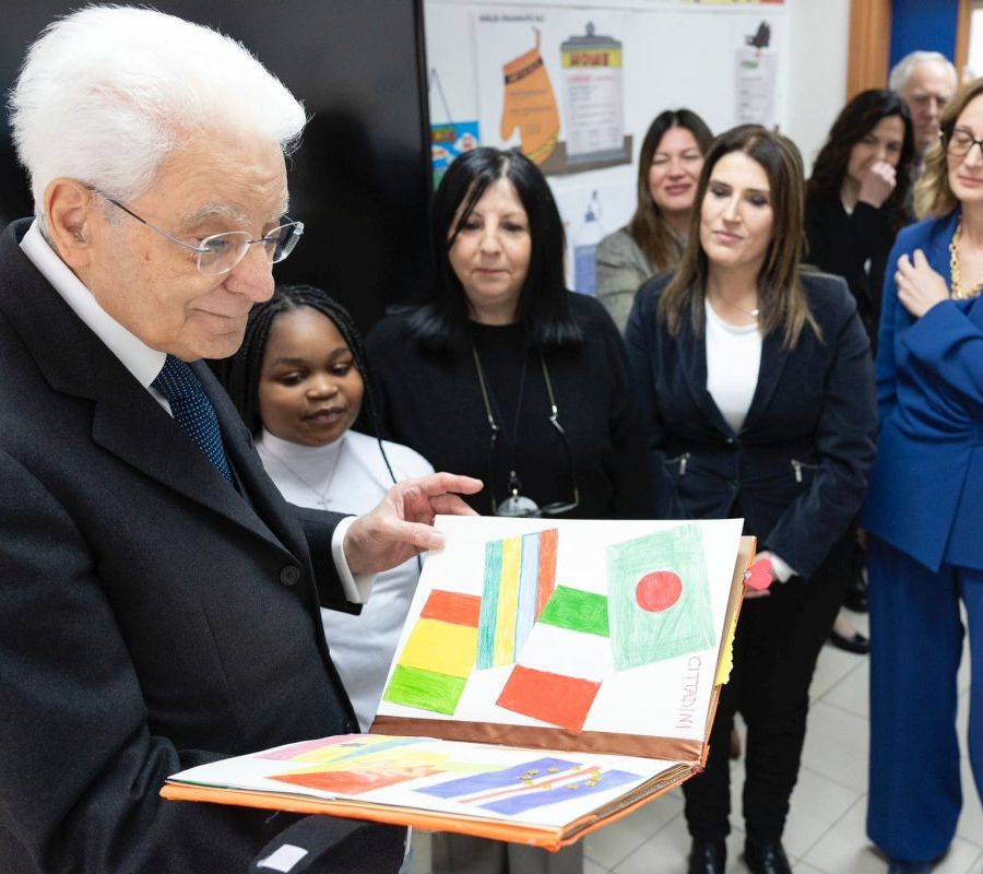 Mattarella visita una scuola di Palermo “Il dialogo fa crescere”