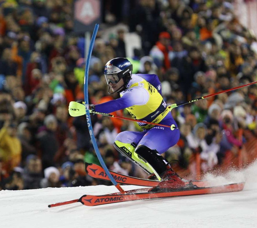 Capolavoro Vinatzer, secondo posto nello slalom a Kitzbuehel