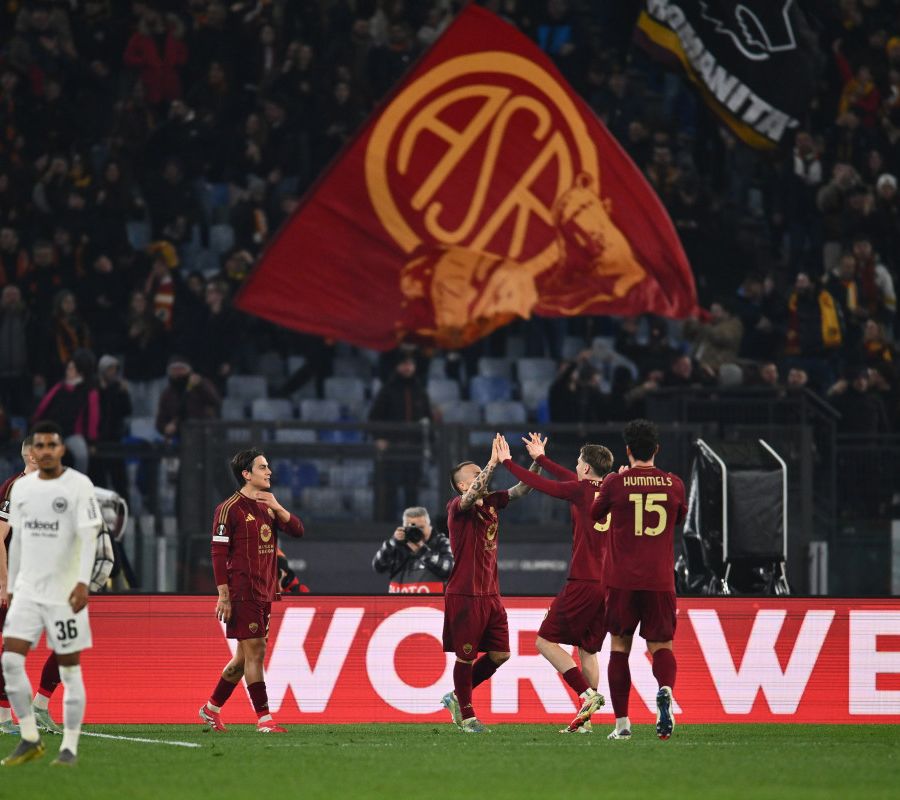 La Roma batte 2-0 l’Eintracht e accede ai play-off