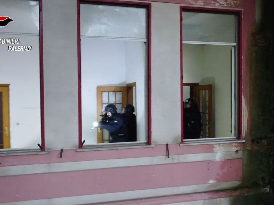 Maxi blitz dei carabinieri contro i mandamenti mafiosi di Palermo