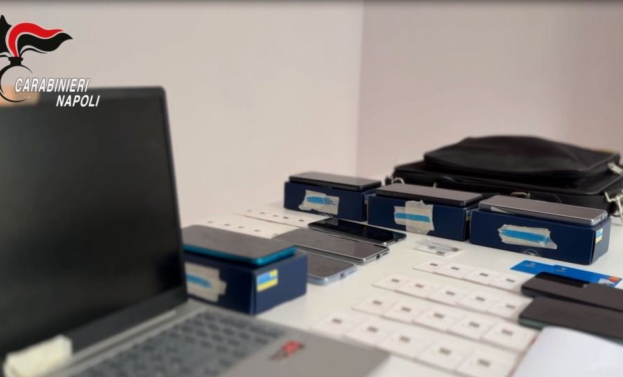 Scoperta a Napoli una centrale operativa per le truffe online