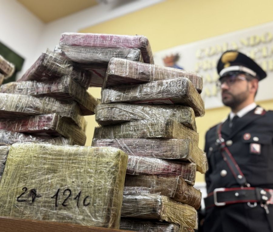 Napoli, sequestro record di oltre 80 kg di cocaina. Due in manette