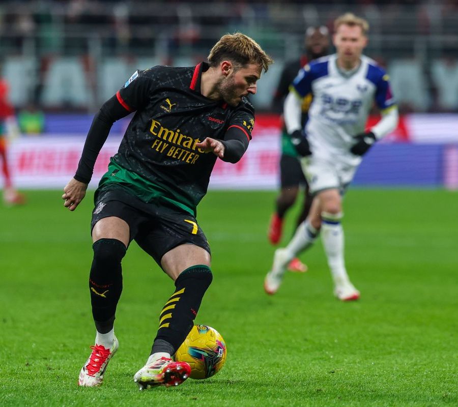 Il Milan batte il Verona 1-0, la decide Gimenez