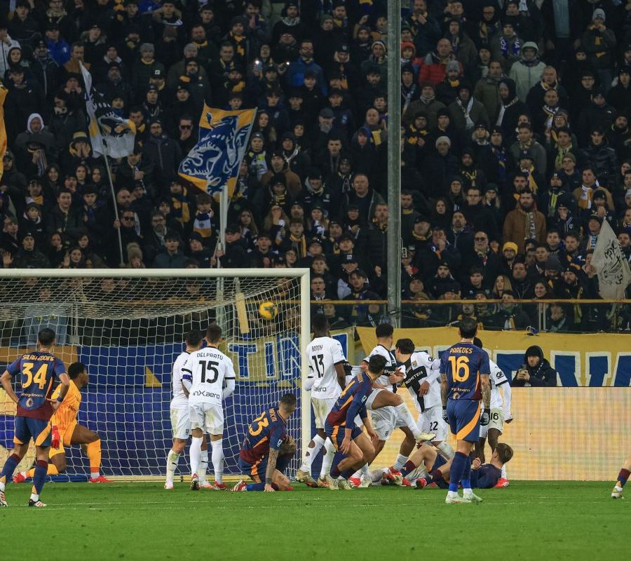La Roma vince a Parma 1-0 con una magia di Soulè