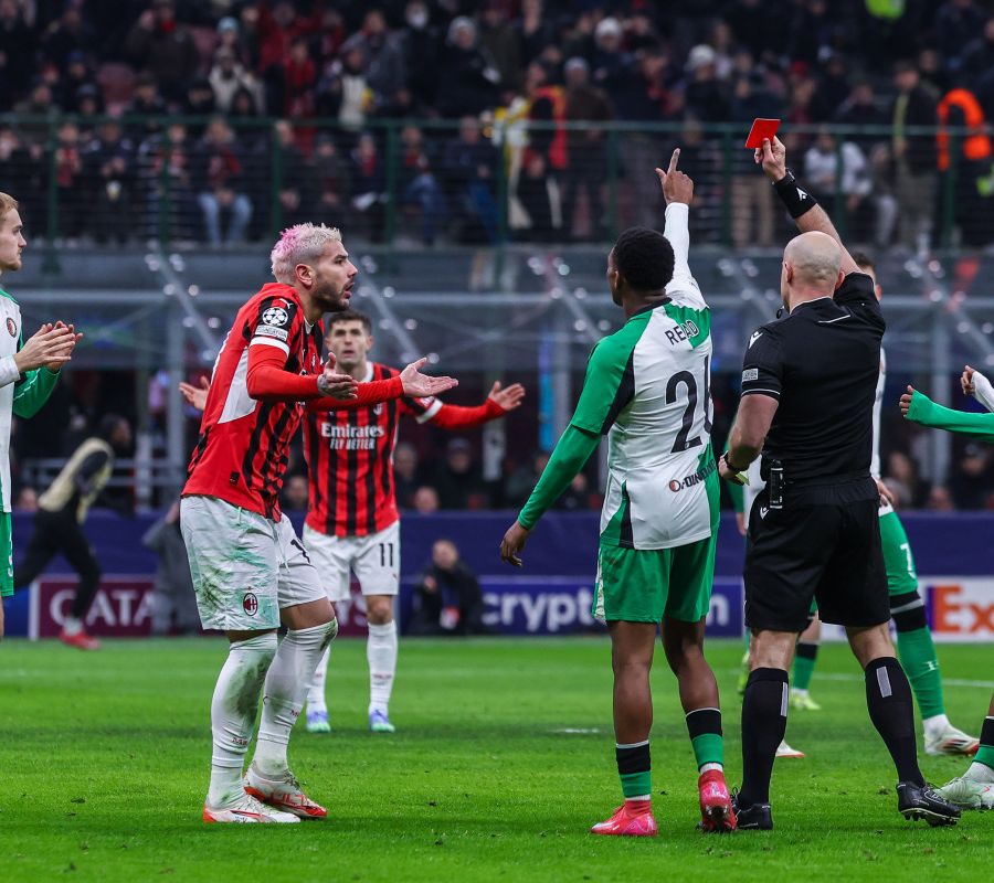 Rosso a Theo Hernandez e Milan eliminato, passa il Feyenoord