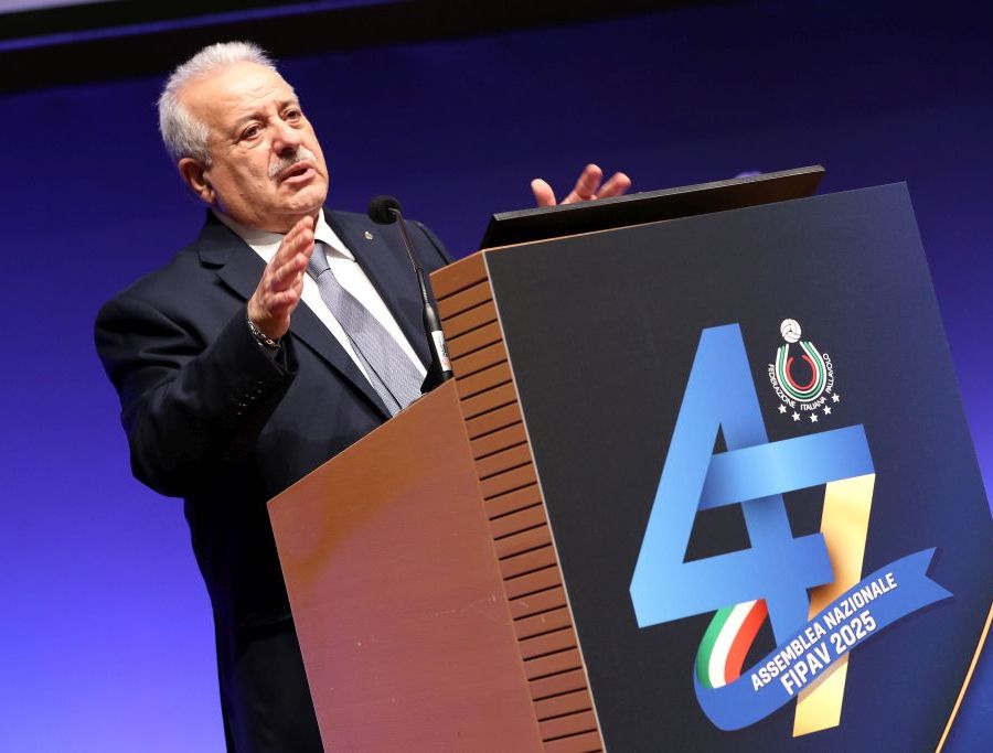 Manfredi rieletto presidente Federvolley per il quadriennio 2025/2028