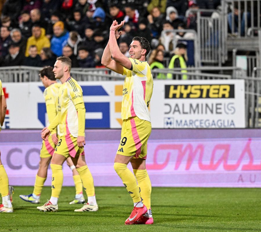 Vlahovic match-winner, la Juventus espugna Cagliari